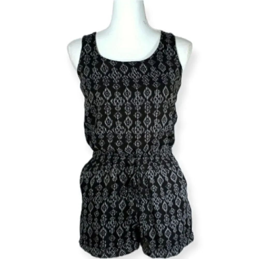 XHILARATION XS BLACK & CREAM ROMPER EUC
